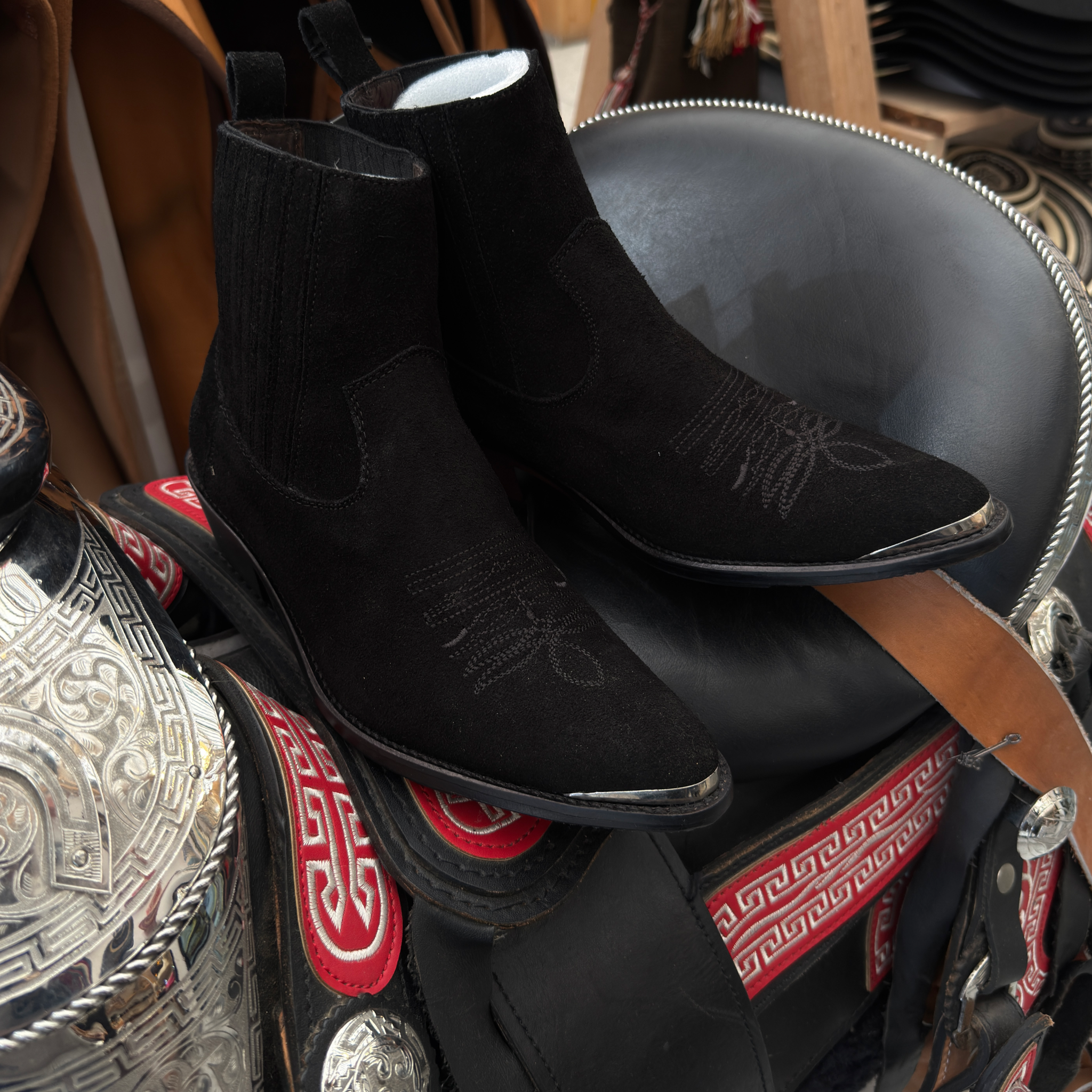 Botín Chelsie Gamuzado Negro