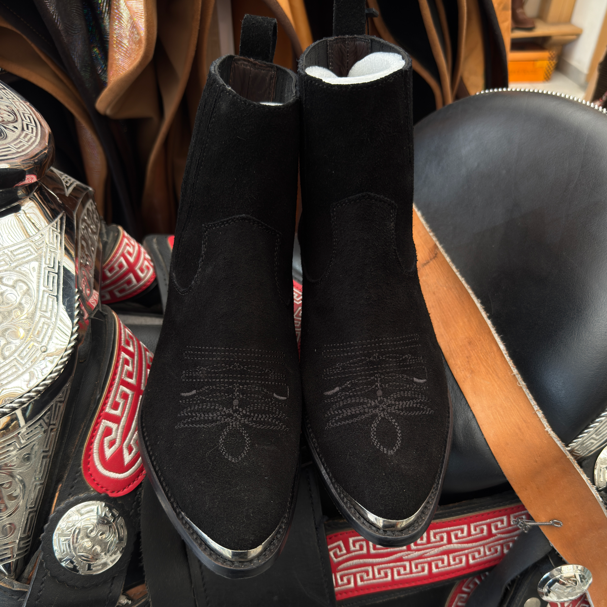 Botín Chelsie Gamuzado Negro